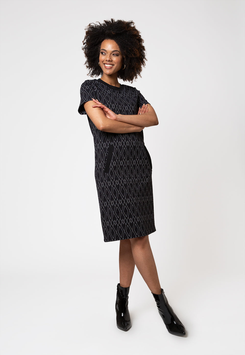 Vestido Maddie de manga curta feminino Leota em jacquard luxuoso com linhas de diamante, preto