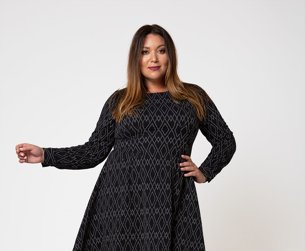 Vestido Lara Feminino Leota em Jacquard Luxe com Linhas Diamante (Curve) Preto