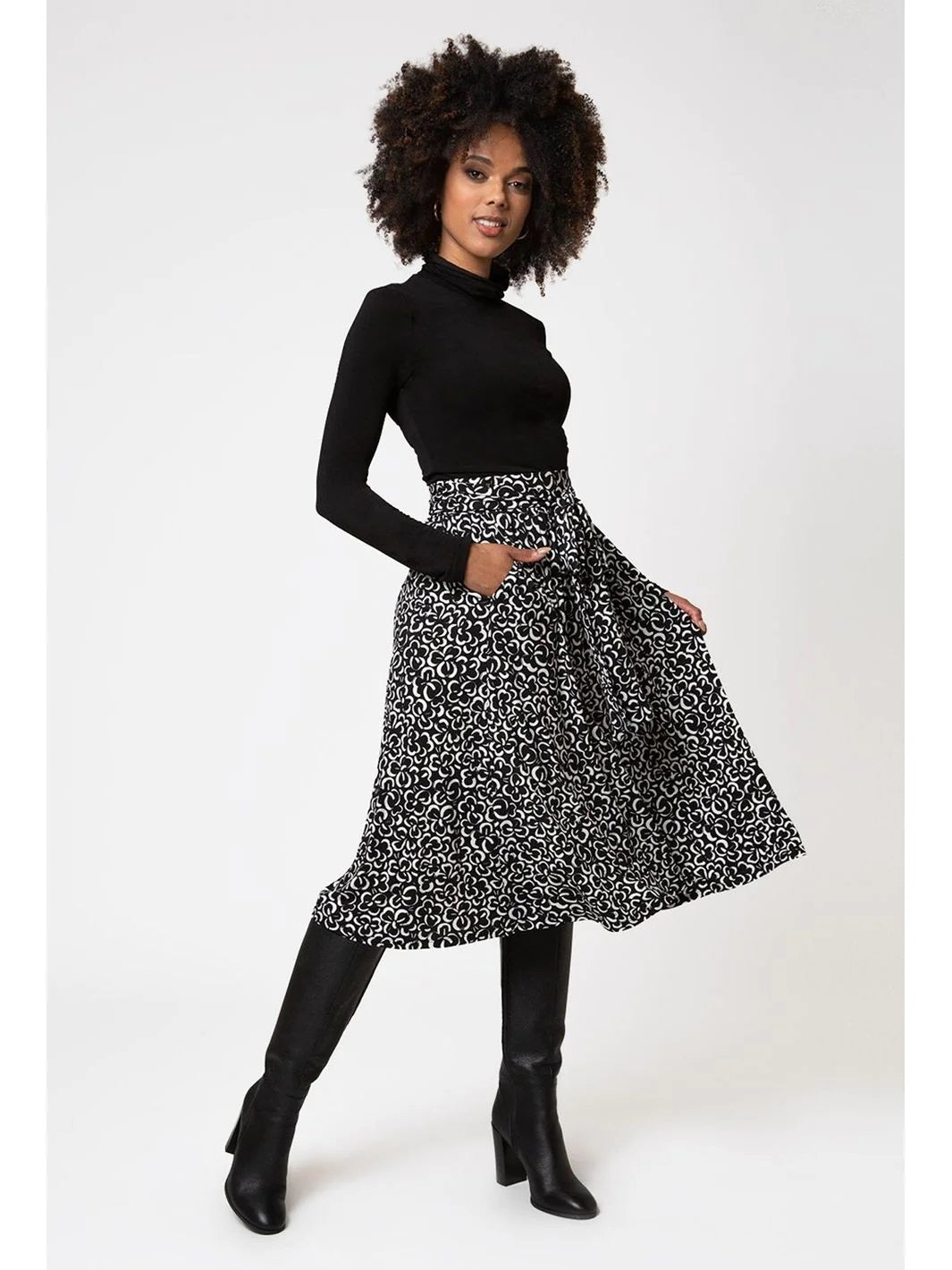 Saia Mindy Feminina Leota em Branco Gráfica Gardenia