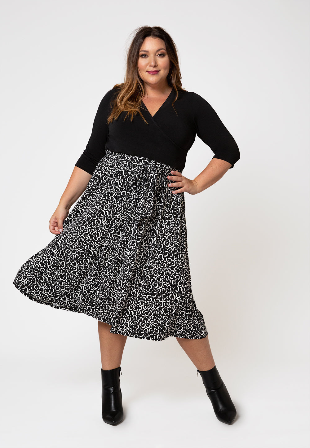 Saia Mindy Feminina Leota em Graphic Gardenia (Curve) Branca