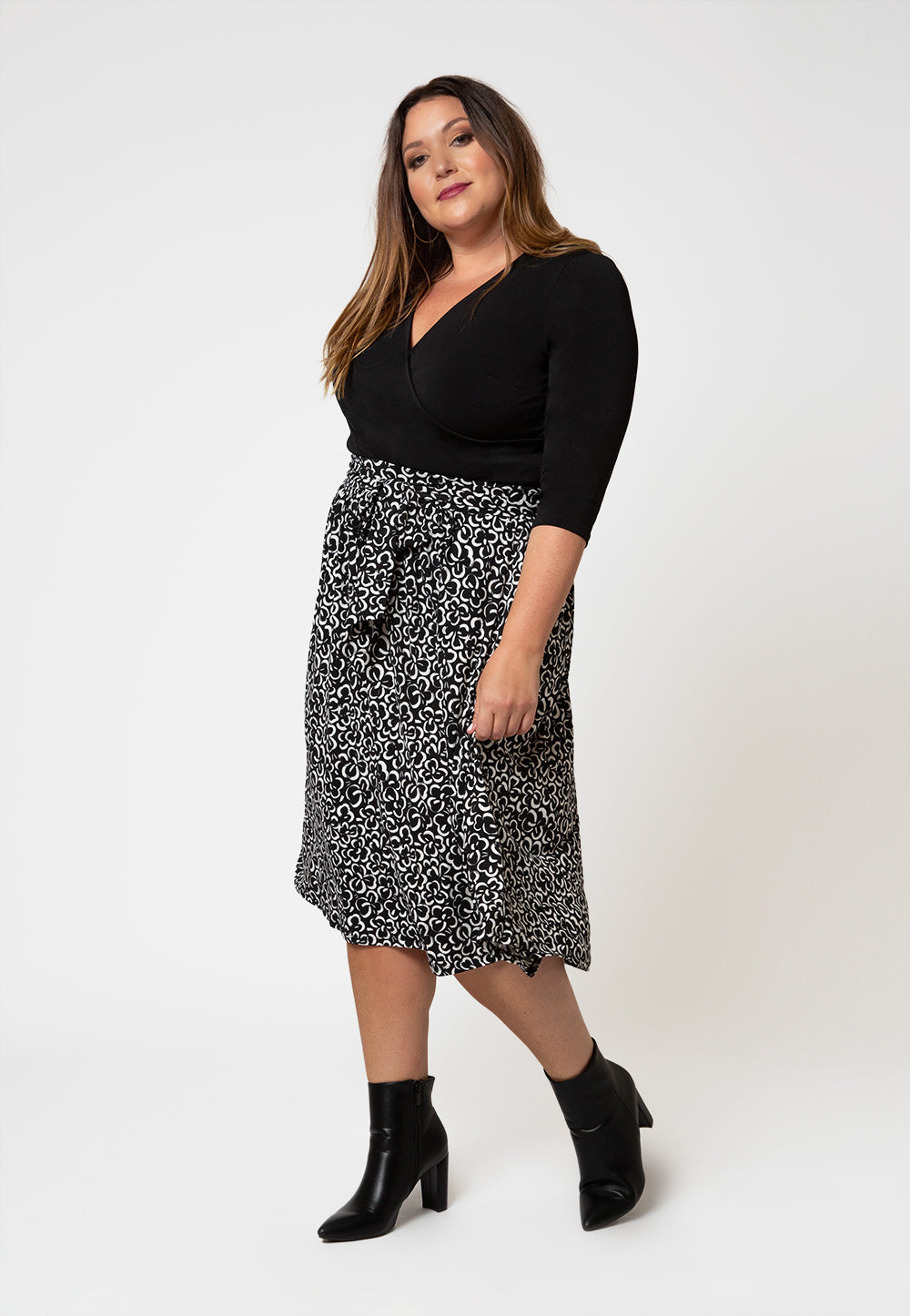 Saia Mindy Feminina Leota em Graphic Gardenia (Curve) Branca