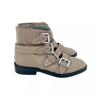 Topshop - Botas de cano curto Paige em couro nude com tachas e fivela