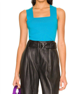 525 America - Regata de alça larga e gola quadrada