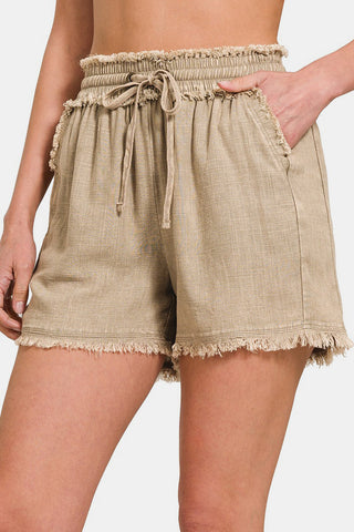 Shorts Zenana de linho lavado com bainha desfiada e cordão