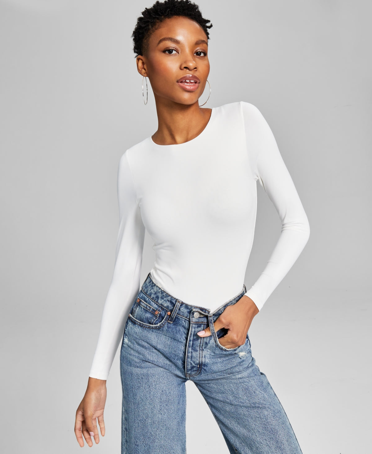 E agora este body feminino de gola redonda com duas camadas, branco, tamanho extragrande