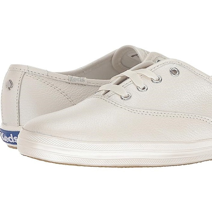 Kate Spade New York Sapatos de couro perolado Champion para noivas femininos, bege, tamanho 9 M