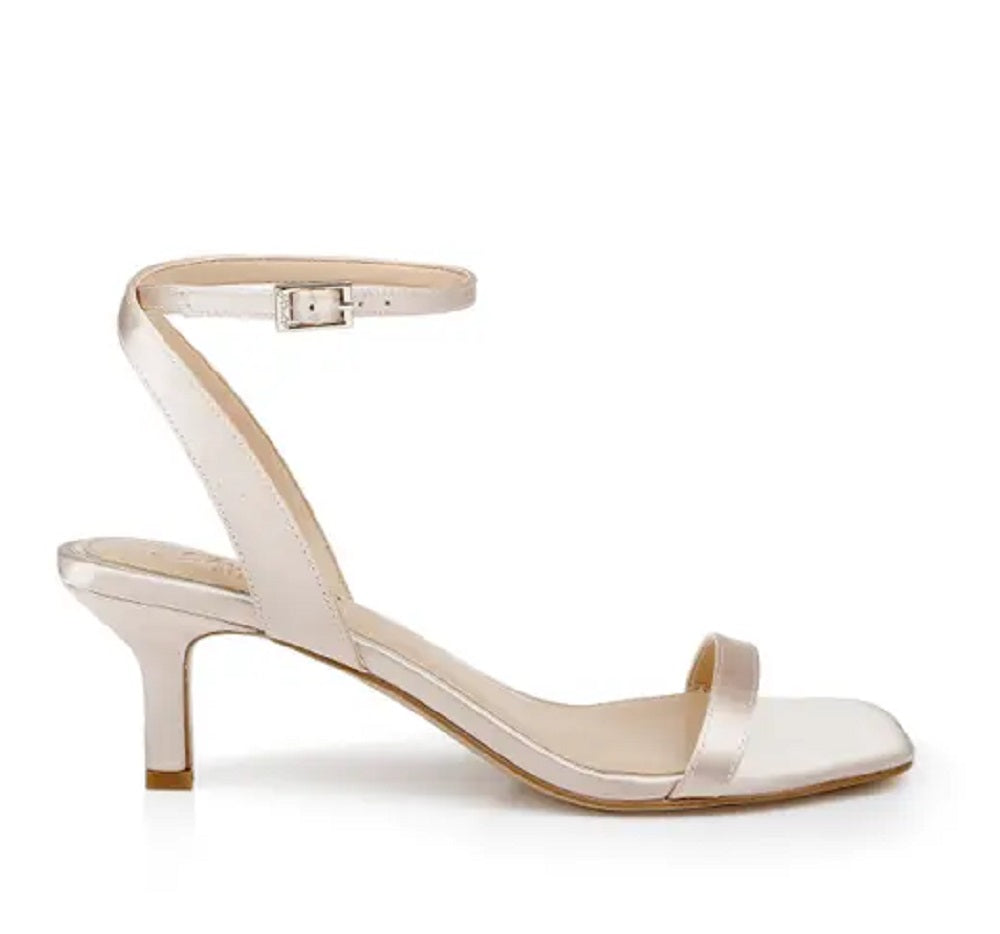 Sandália Badgley Mischka Charisma Champagne Satin Feminina Marrom Tamanho 7 M