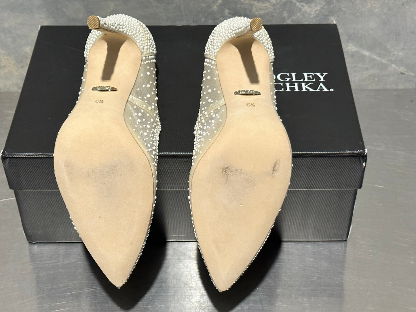 Coleção Badgley Mischka - Scarpin Weslee III de cetim feminino, cor marfim, tamanho 6,5, na Nordstrom