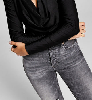 E agora este body feminino de malha com gola alta e justo, preto, tamanho pequeno