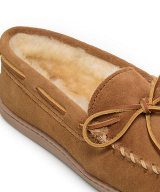 Chinelo mocassim masculino Minnetonka em pele de carneiro genuína marrom tamanho 11 M