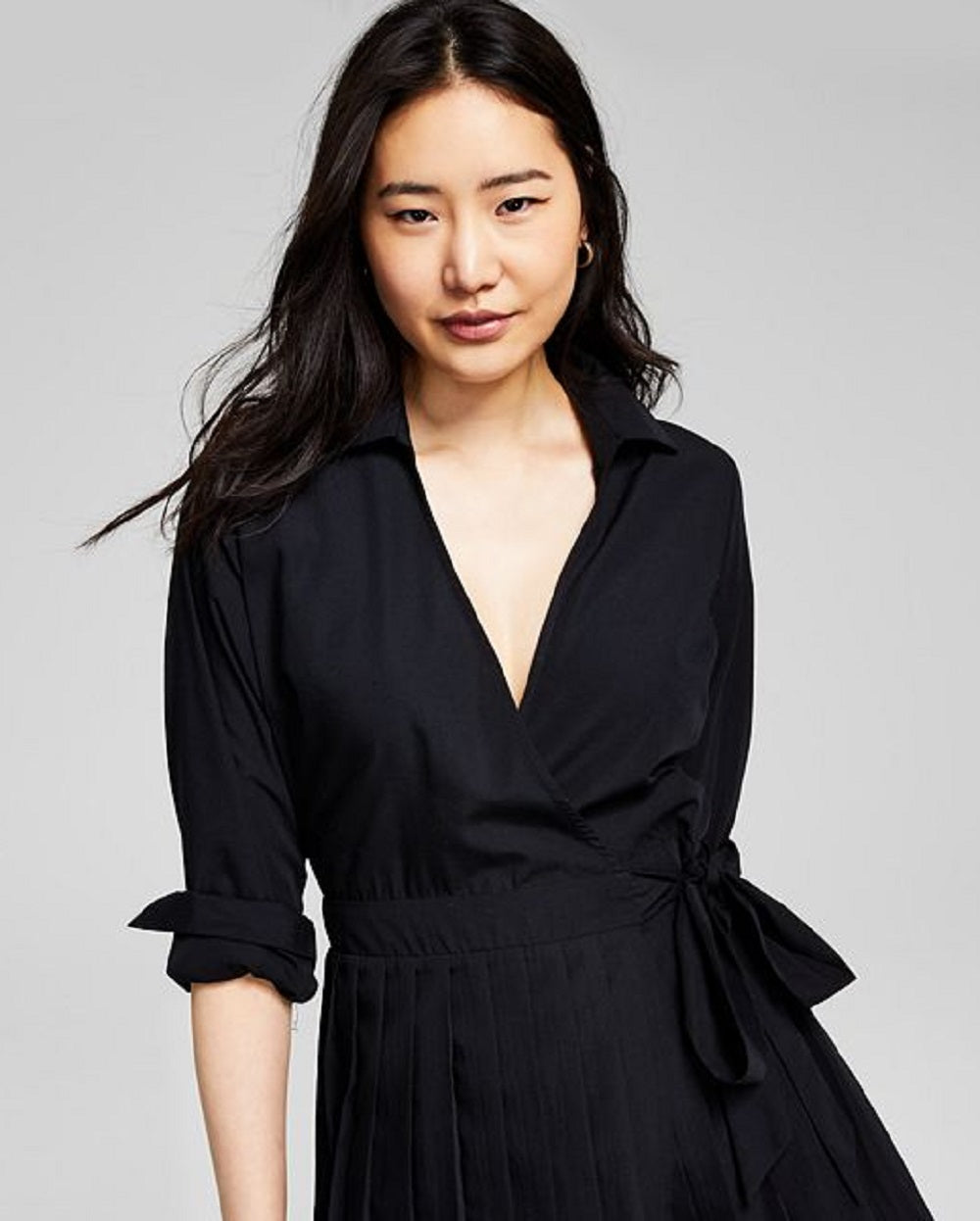 E agora este vestido plissado de manga comprida feminino preto tamanho médio