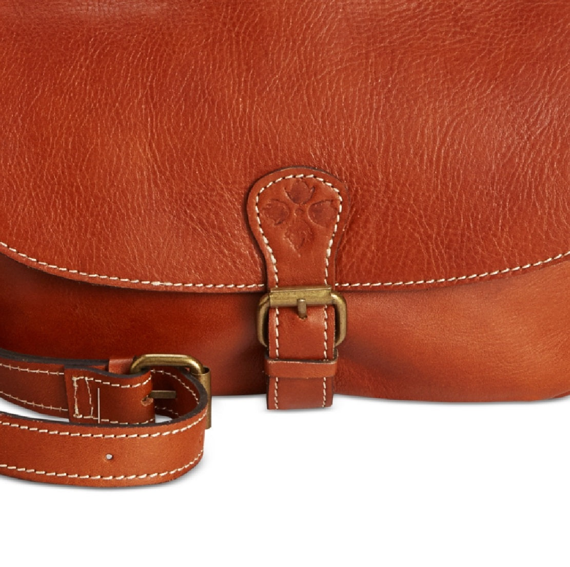 Bolsa Saddle Feminina Patricia Nash London de Couro Liso Marrom Tamanho Regular