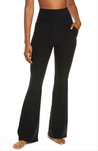 Calça Legging Flare de Cintura Alta Beyond Yoga, Darkest Night, Tamanho Médio