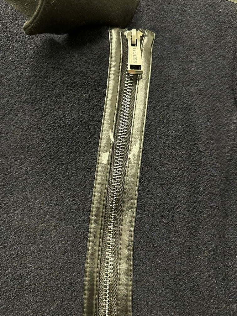 Casaco Guss Feminino Assimétrico com Zíper Azul Tamanho Médio