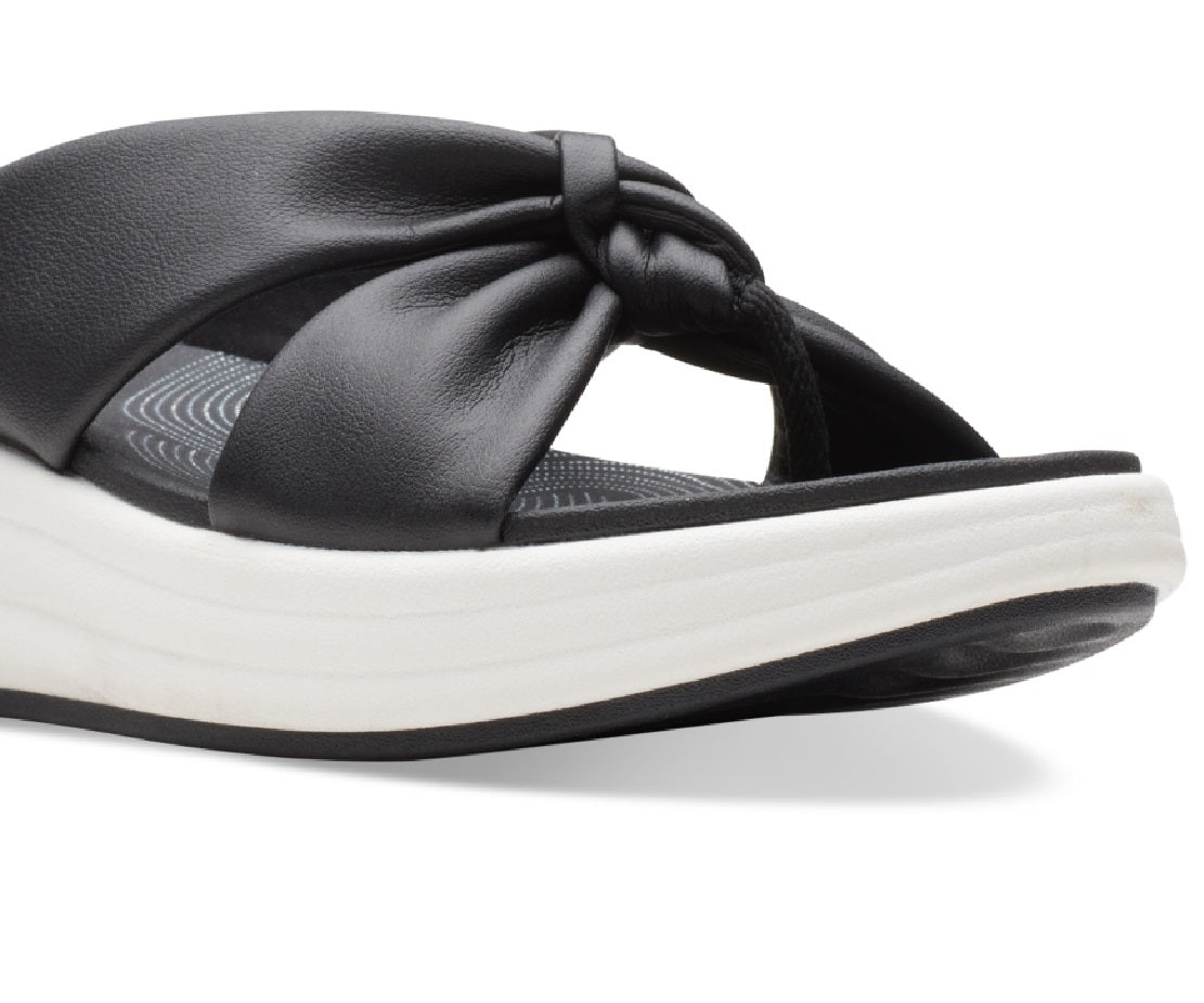 Sandálias femininas Clarks Cloudsteppers Drift Ave Slip On Wedge, pretas, tamanho 7,5 W