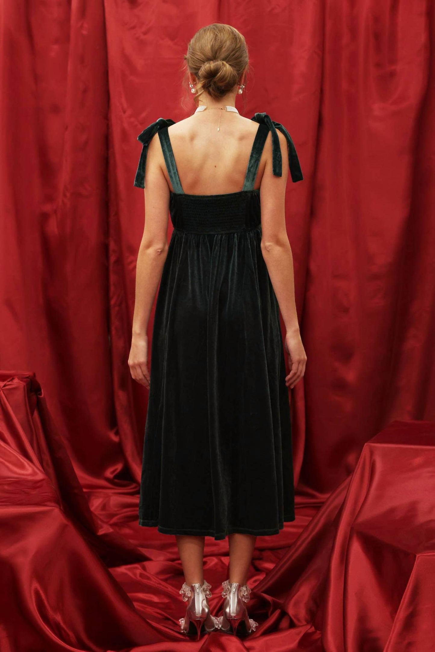 Blu Pepper - Velvet Tie Strap Pleated Midi Dress