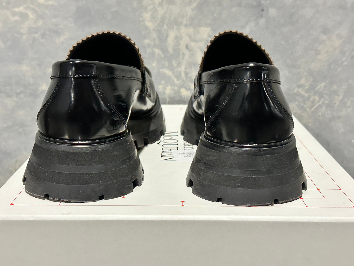 Mocassim Wander Feminino Alexander McQueen Preto Tamanho 8