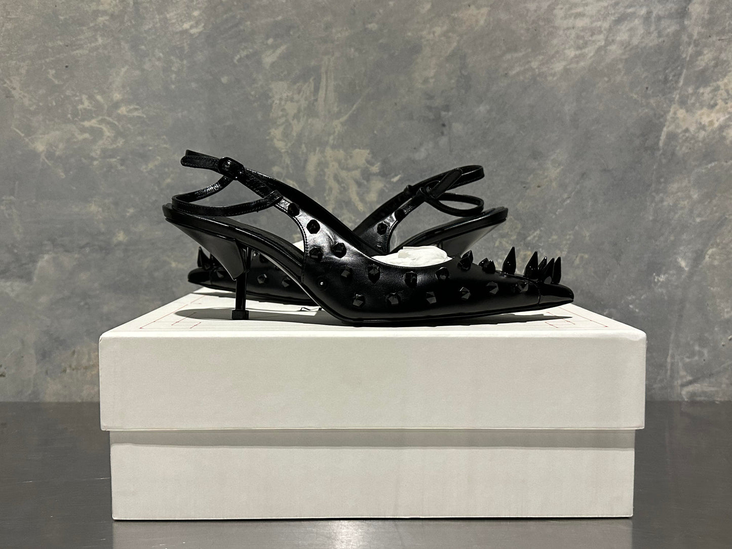 Alexander Mcqueen Sapatos de salto alto gatinho com pontas pretas tamanho 4 para mulheres
