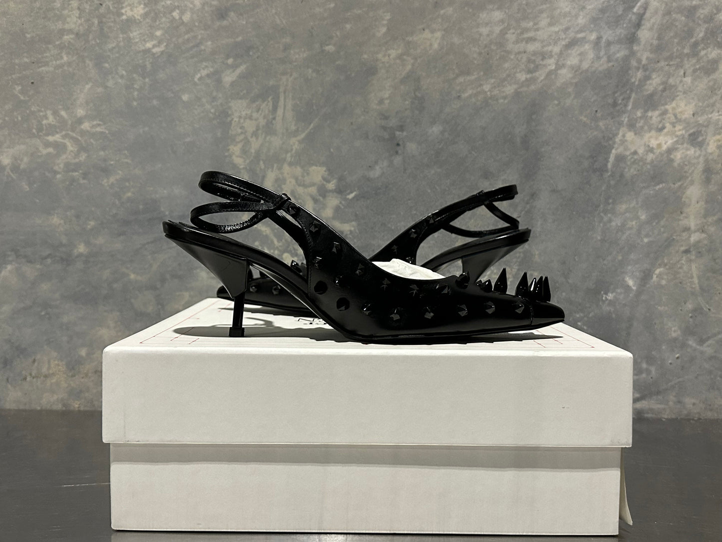 Alexander Mcqueen Sapatos de salto alto gatinho com pontas pretas tamanho 4 para mulheres