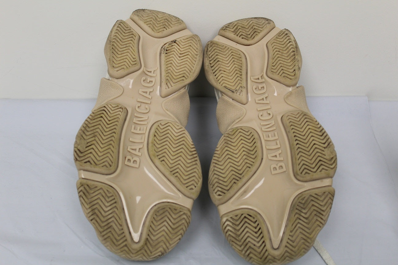 Tênis Balenciaga Triple S com recorte de logotipo feminino, branco, tamanho 7