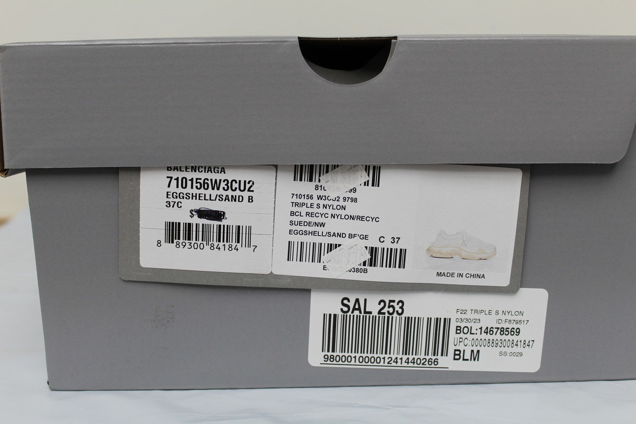 Tênis Balenciaga Triple S com recorte de logotipo feminino, branco, tamanho 7