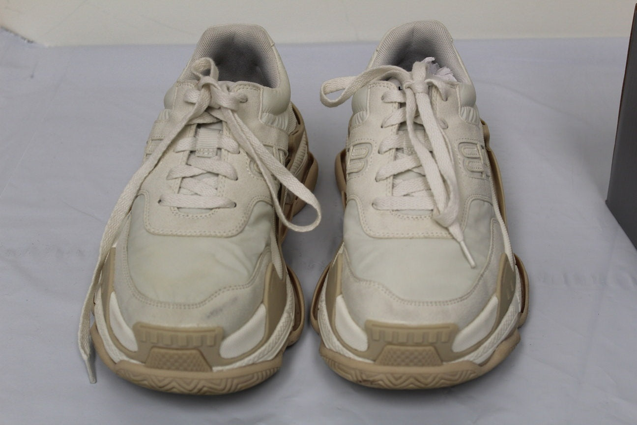 Tênis Balenciaga Triple S com recorte de logotipo feminino, branco, tamanho 7