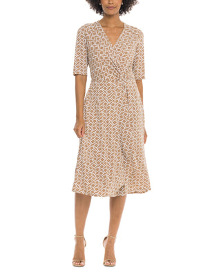 Vestido envelope falso estampado feminino Robbie Bee marrom tamanho grande