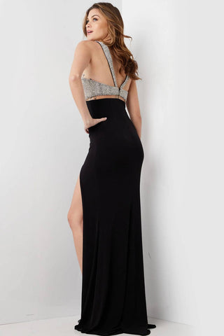 Jovani - Vestido justo com decote halter e detalhes embelezados