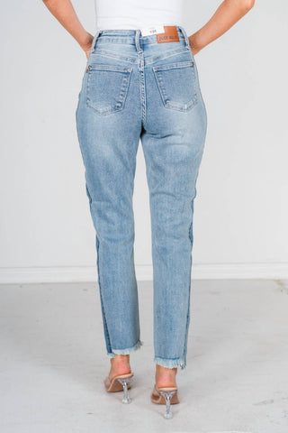 Judy Blue - Calça jeans de cintura alta com detalhe de painel lateral e bainha desfiada alta e baixa