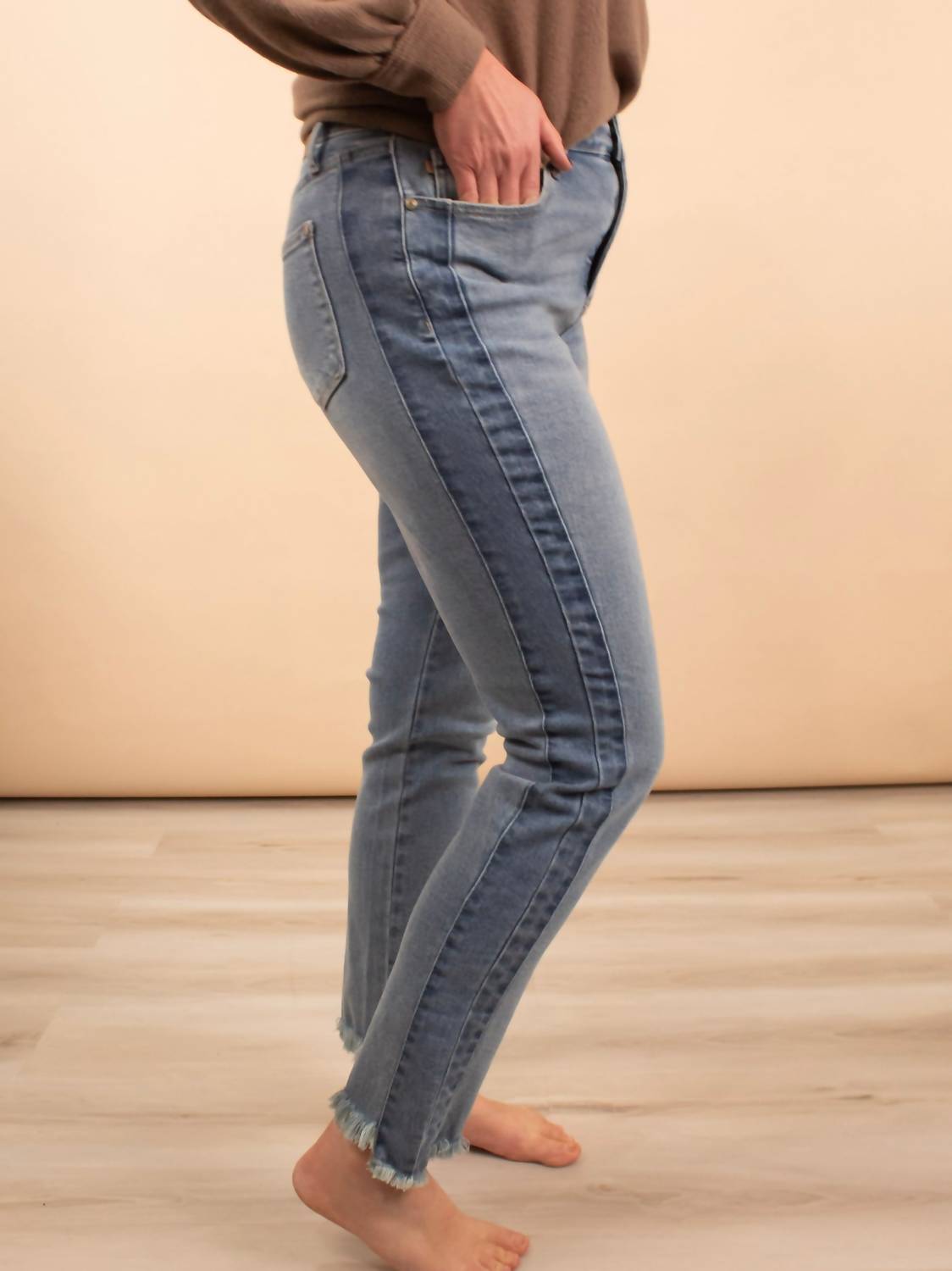 Judy Blue - Side Panel Detail & Hi-lo Fray Hem High Waisted Jean