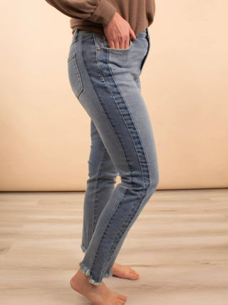 Judy Blue - Calça jeans de cintura alta com detalhe de painel lateral e bainha desfiada alta e baixa