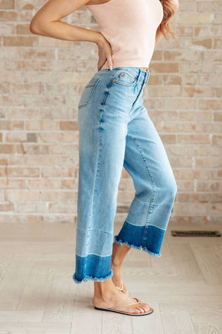 Judy Blue - Calça jeans cropped de cintura alta e perna larga