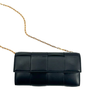 Bottega Veneta - Carteira feminina de couro com corrente e fecho de correr