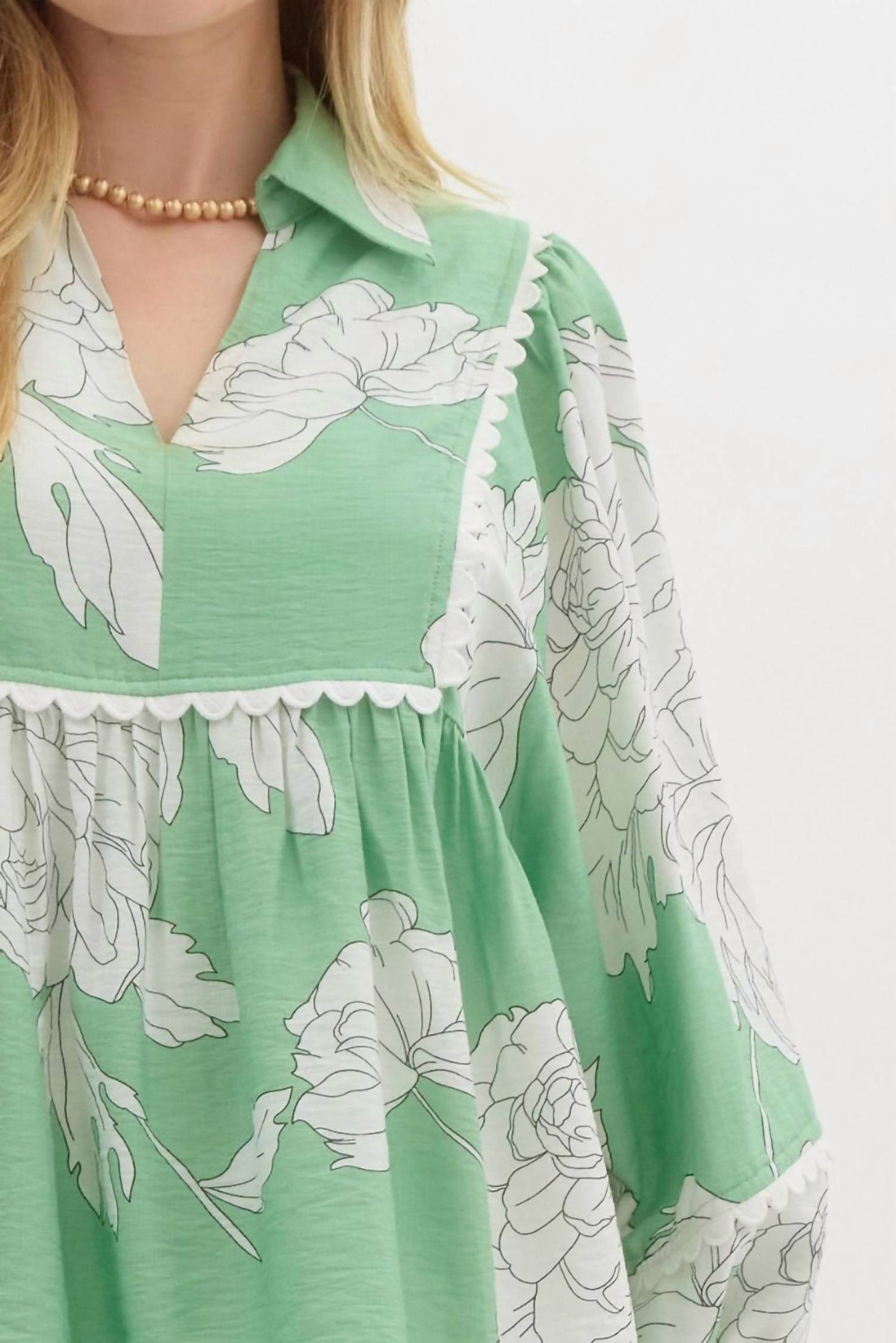 Entro - Sweet & Scalloped Floral Blouse