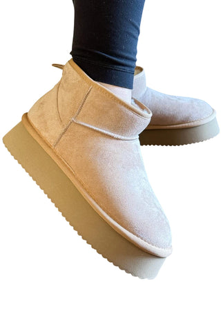 Corkys Footwear - Bota feminina curta de camurça sintética