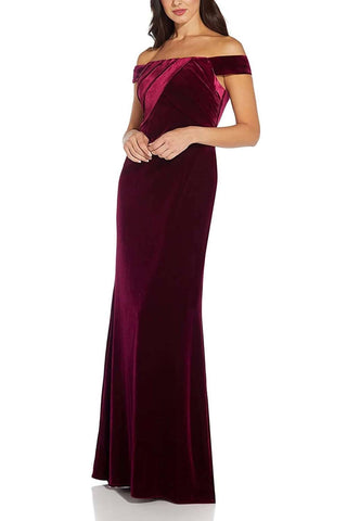 Adrianna Papell - Vestido de veludo com pregas frontais e ombros à mostra