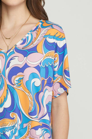 Introdução - Blusa abstrata com decote em V