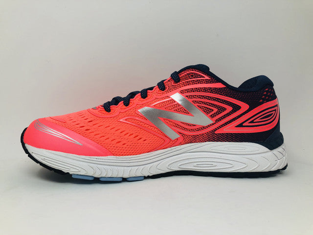 Tênis de corrida New Balance 880 V7 infantil, goiaba/índigo vintage, tamanho 6,5 M EUA