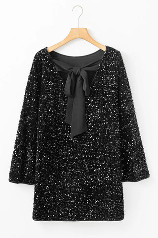 Vestido curto de manga comprida com decote redondo e lantejoulas