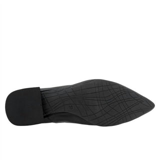 Bueno - Sapatos femininos Marley de bico fino e sem cadarço