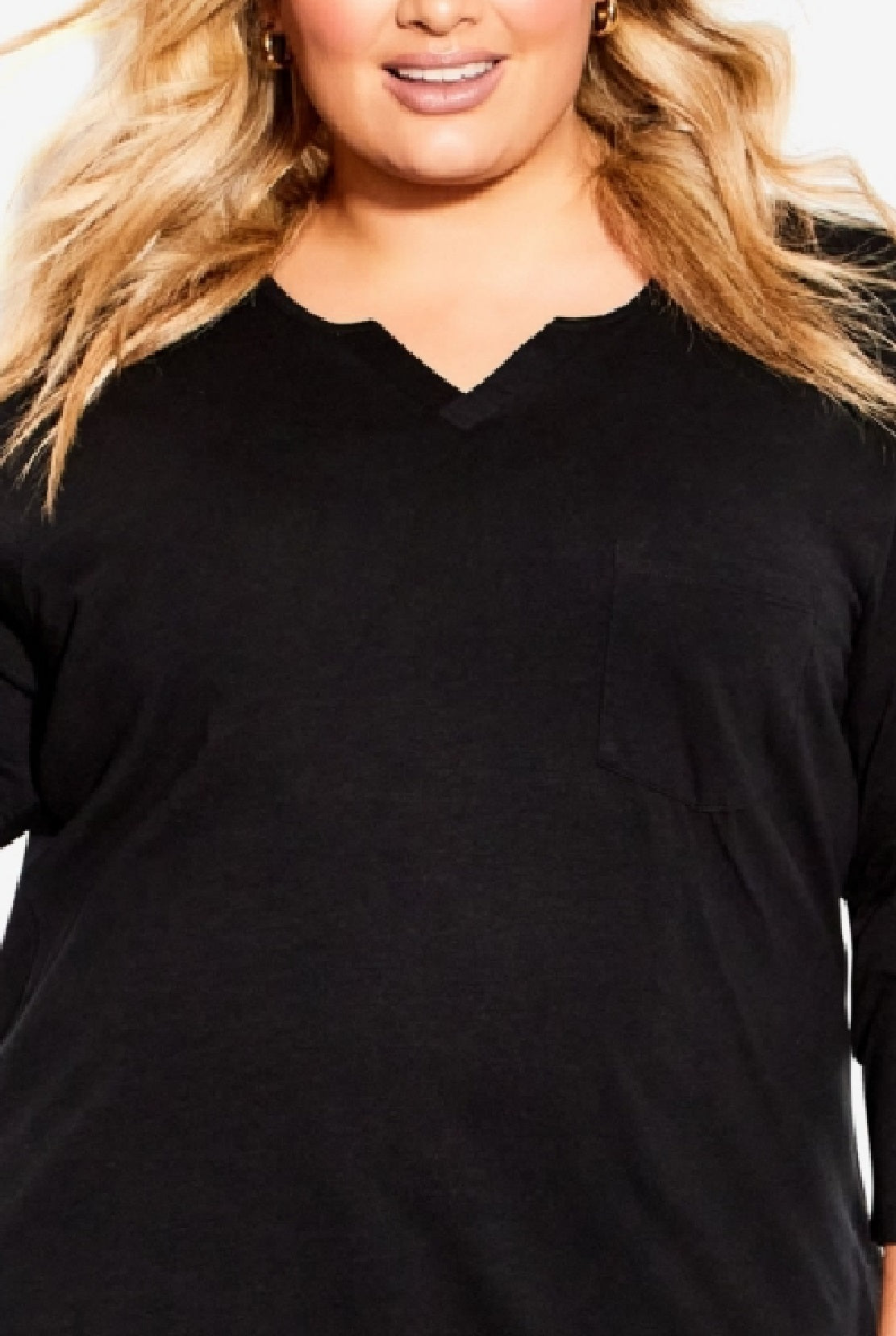 Camiseta feminina Avenue com decote chanfrado e manga 3/4 lisa, preta, tamanho 18W