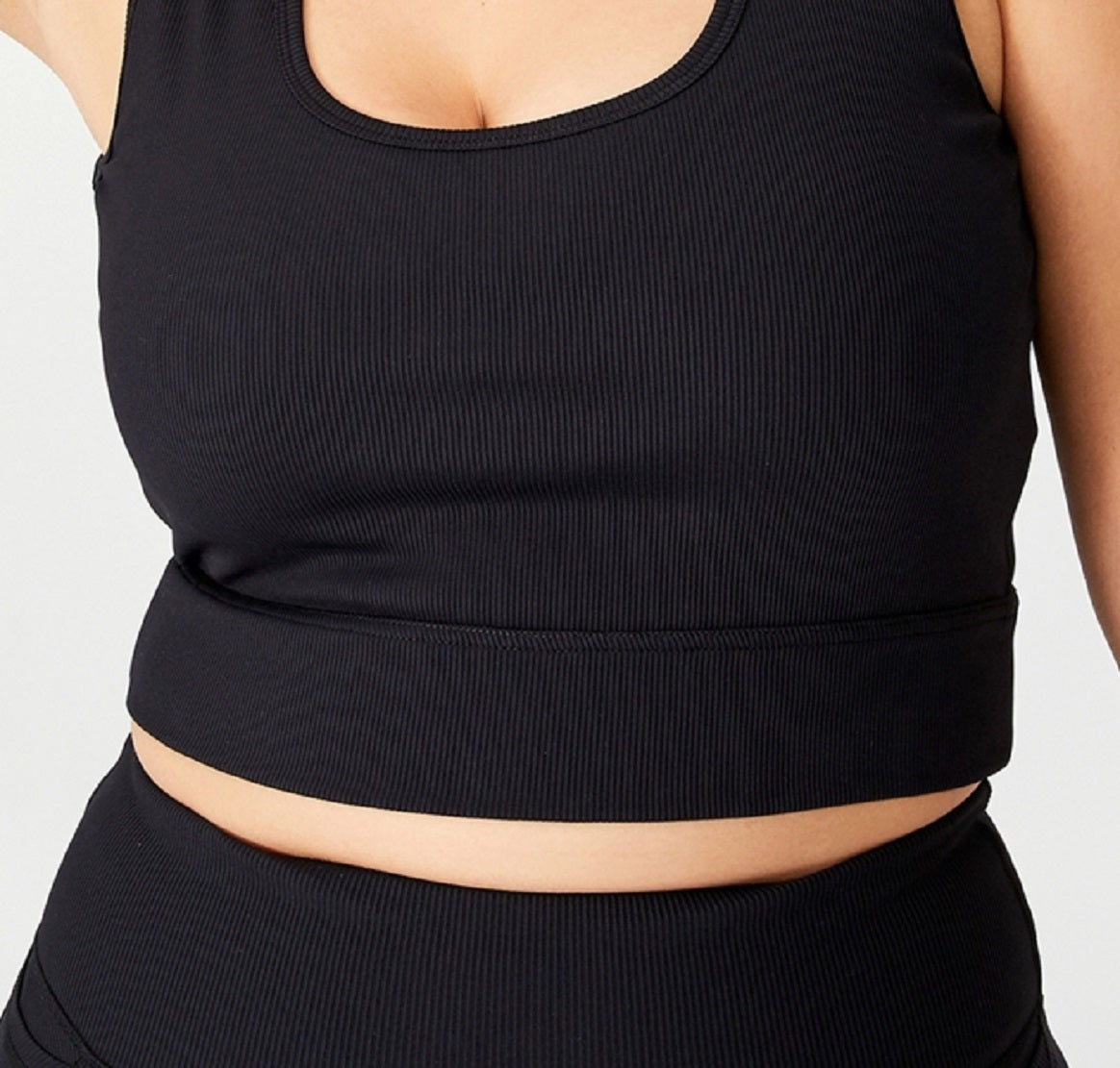 Camiseta regata curta com nervuras ativas feminina COTTON ON, preta, tamanho 18W