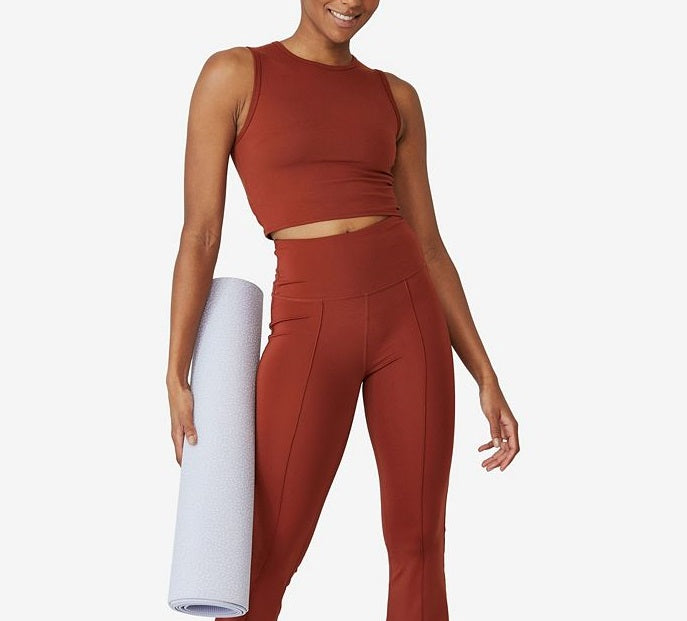 Calça flare de ioga com contorno feminino COTTON ON, marrom, tamanho médio