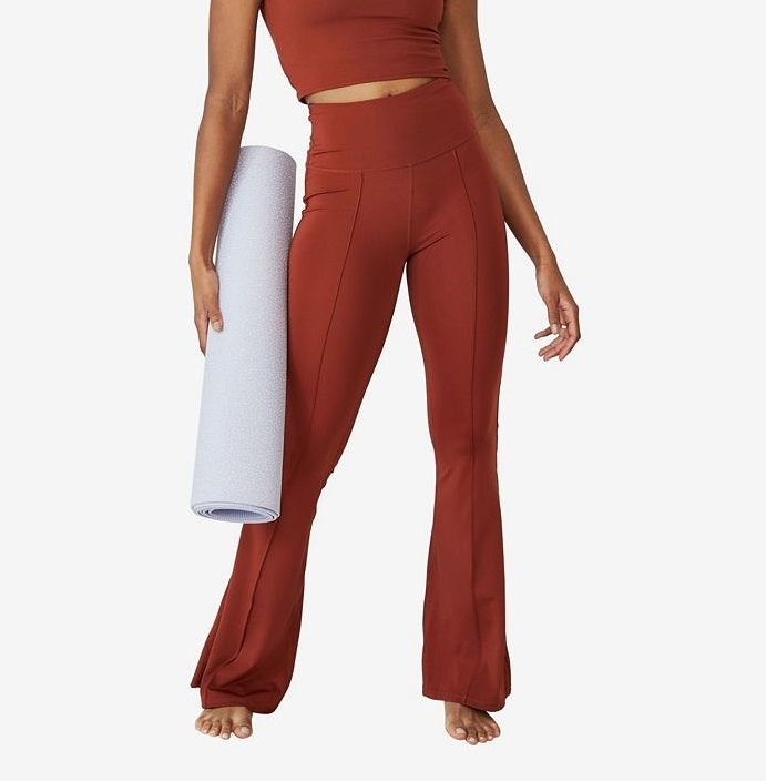 Calça flare de ioga com contorno feminino COTTON ON, marrom, tamanho médio