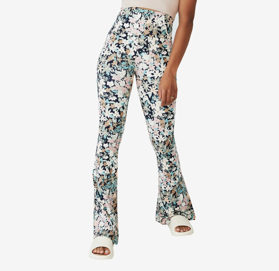 Calça flare de ioga com contorno feminino COTTON ON, verde, tamanho X-G