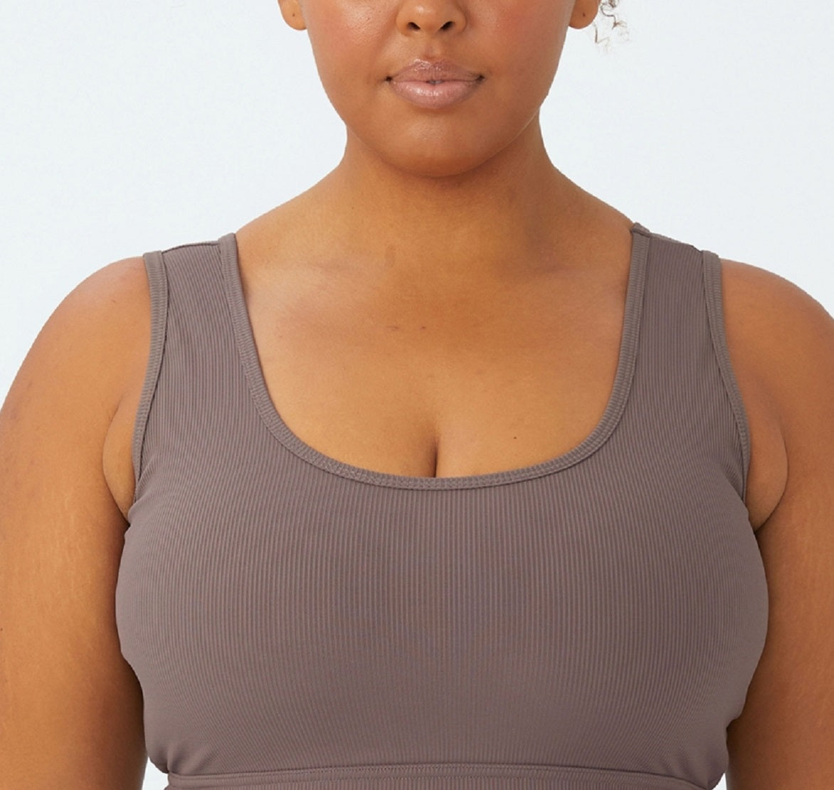 Camiseta regata curta com nervuras ativas feminina COTTON ON marrom tamanho 22W