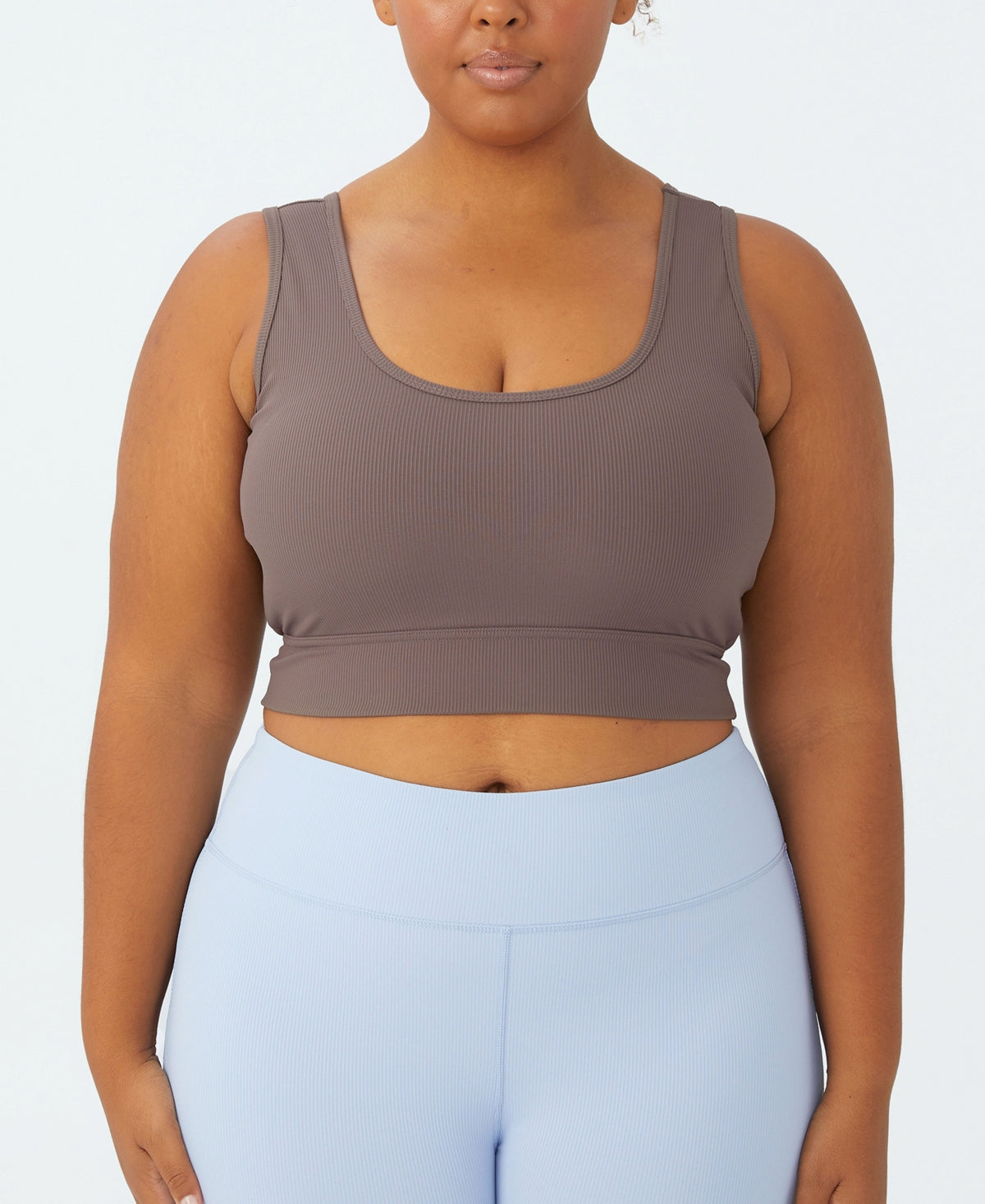 Camiseta regata curta com nervuras ativas feminina COTTON ON marrom tamanho 22W