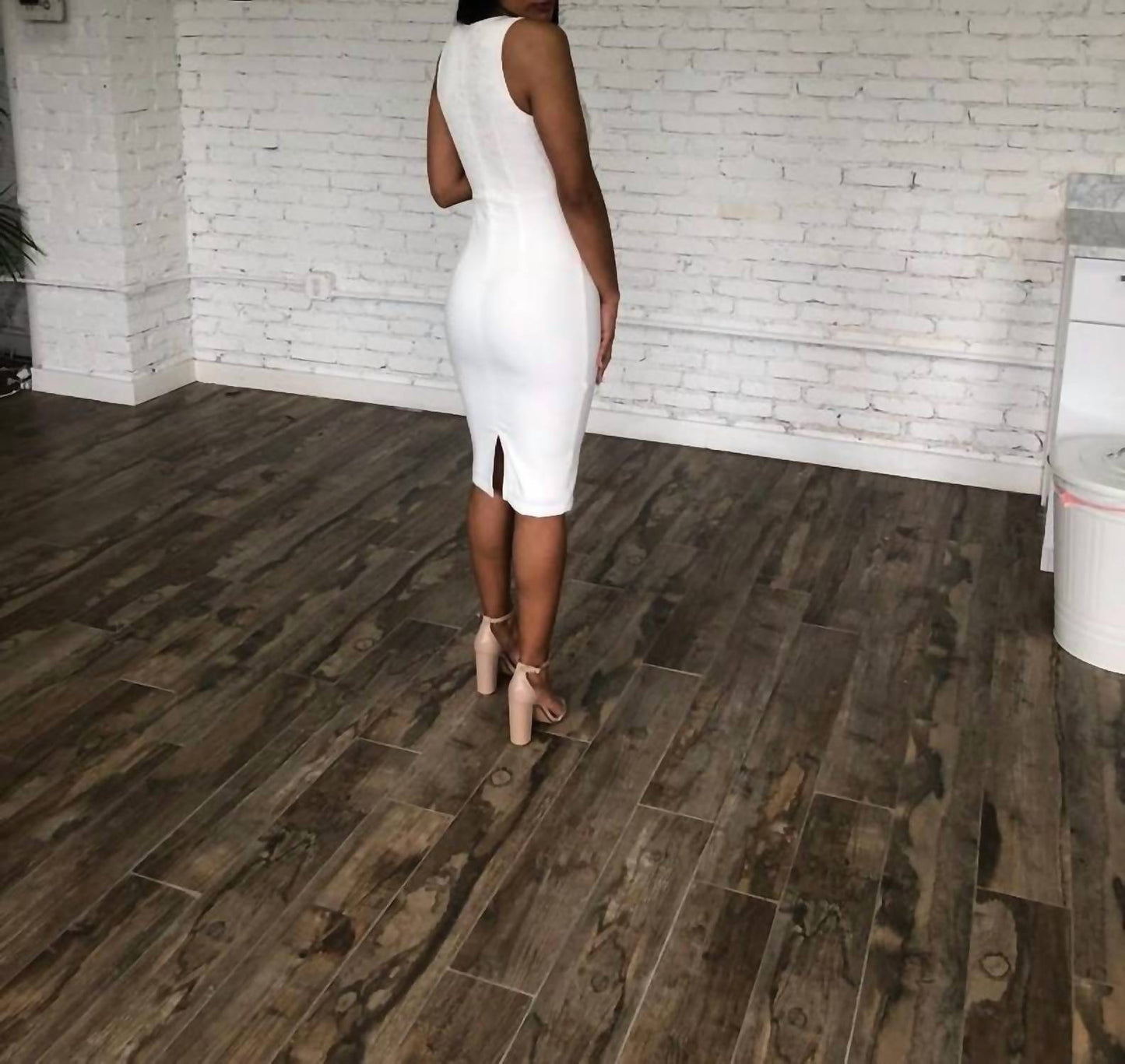 Ariti Kaziris - Lace V-neck Midi Dress