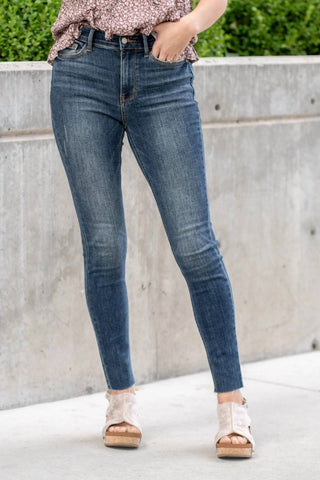 Judy Blue - Calça jeans skinny vintage feminina de cintura média e bainha crua