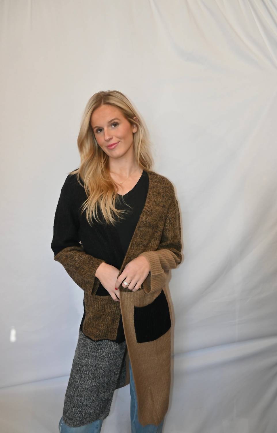 Elan - Cardigan Cafe Corner